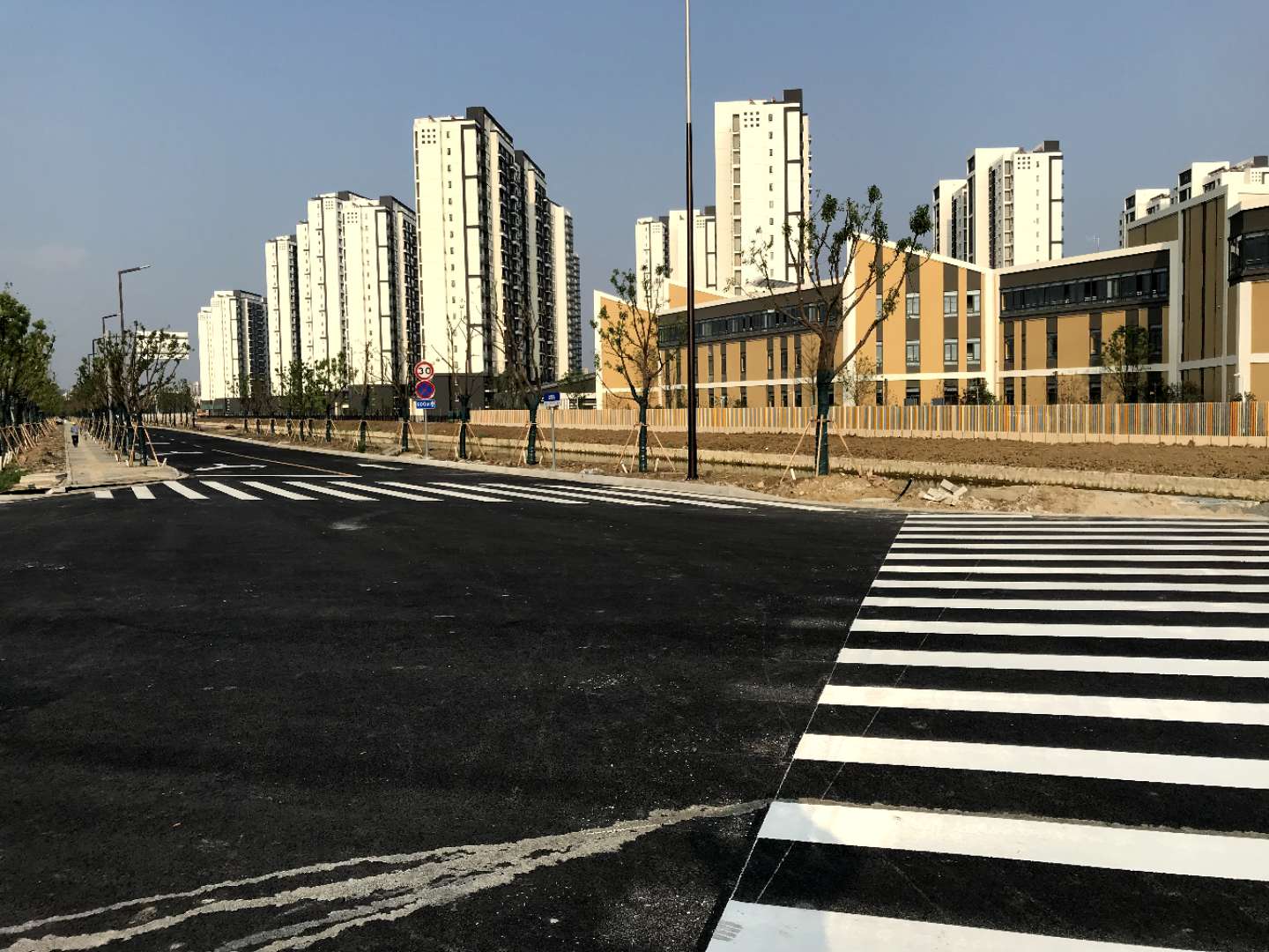 学校门口道路划线